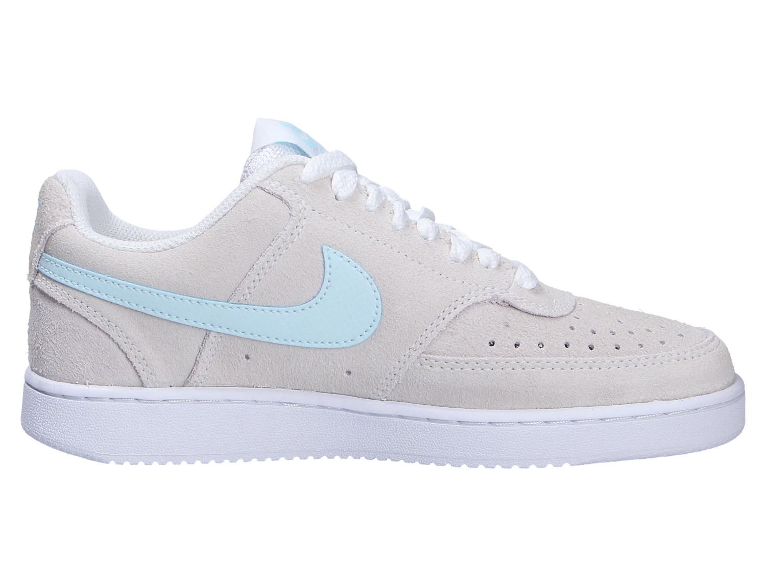 Nike Court Vision Lo Low-Top-Sneaker aus weißem Wildleder mit hellblauem Swoosh und weißer Sohle, Seitenansicht