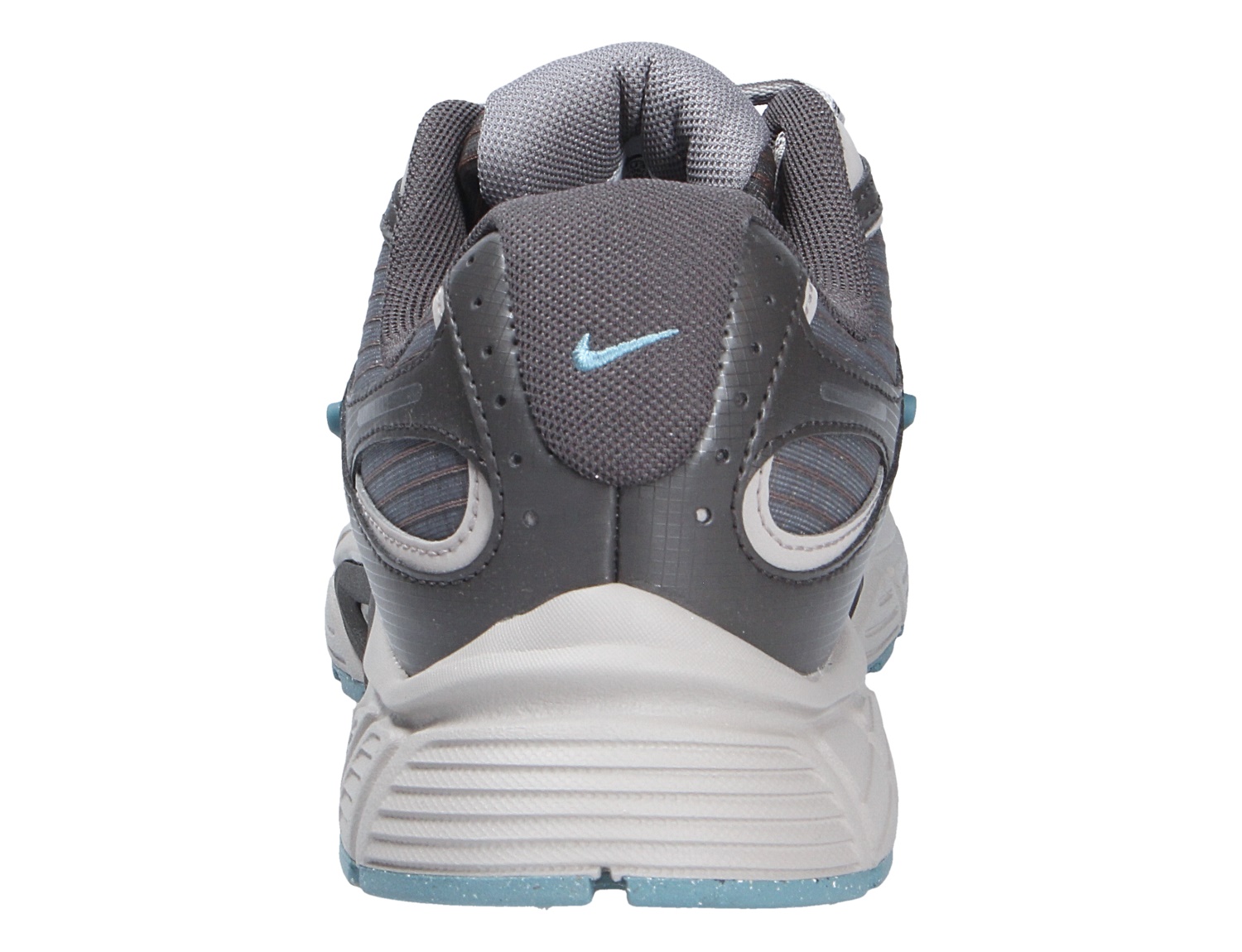 Rückansicht des Nike V5 RNR Ripstop Sneakers mit grauem Ripstop-Obermaterial, gepolstertem Schaft und stabiler Fersenkonstruktion