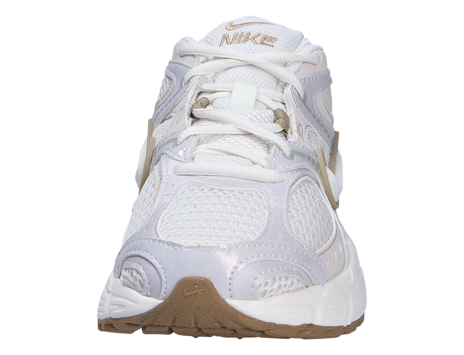 Frontansicht des Nike V5 RNR Sneakers in Weiß mit Mesh-Obermaterial, Schnürung und markanter Sohle