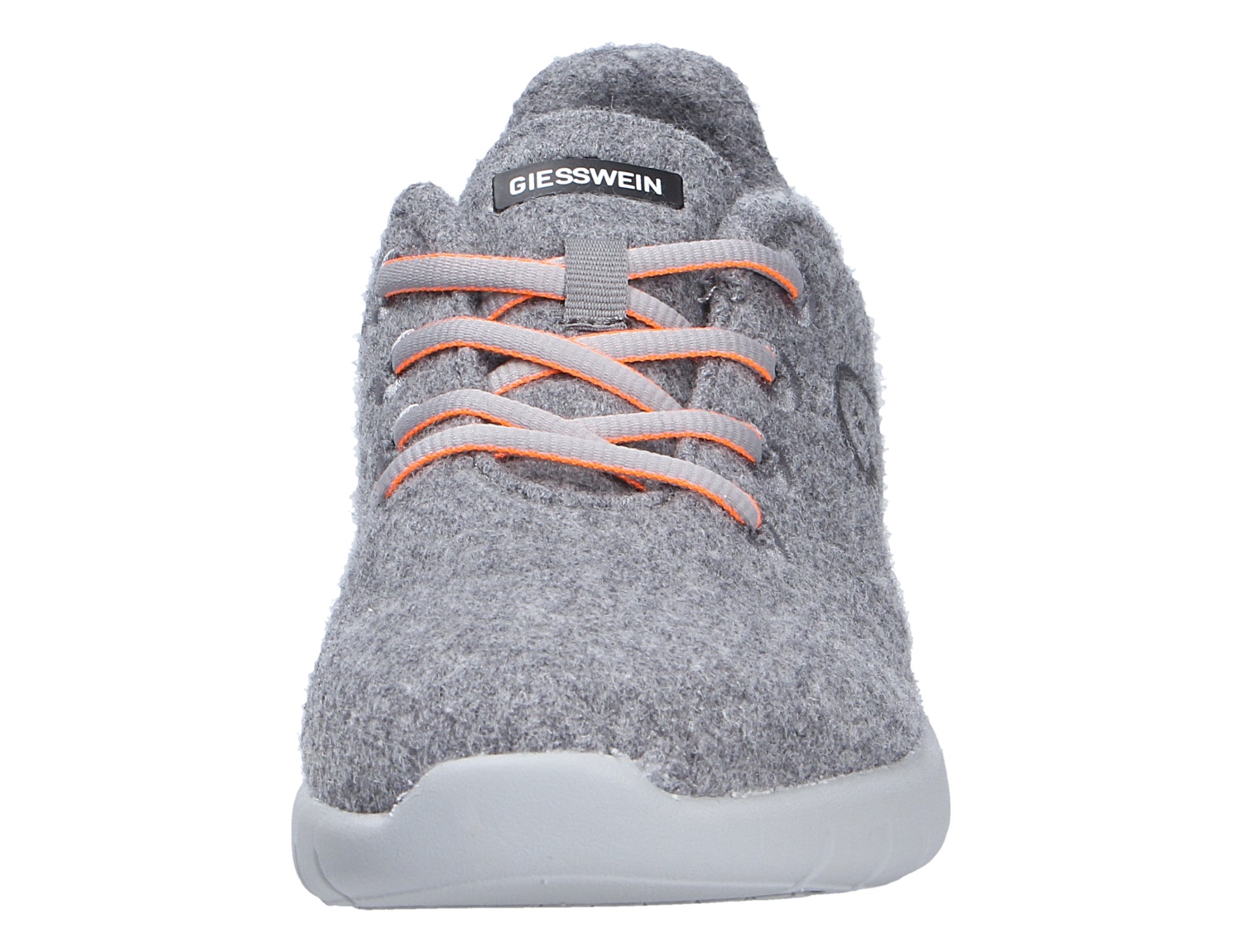 Frontansicht des Giesswein MERINO RUNNERS WOMEN Damen-Sneakers aus grauer Merinowolle mit grauen Schnürsenkeln und heller Sohle