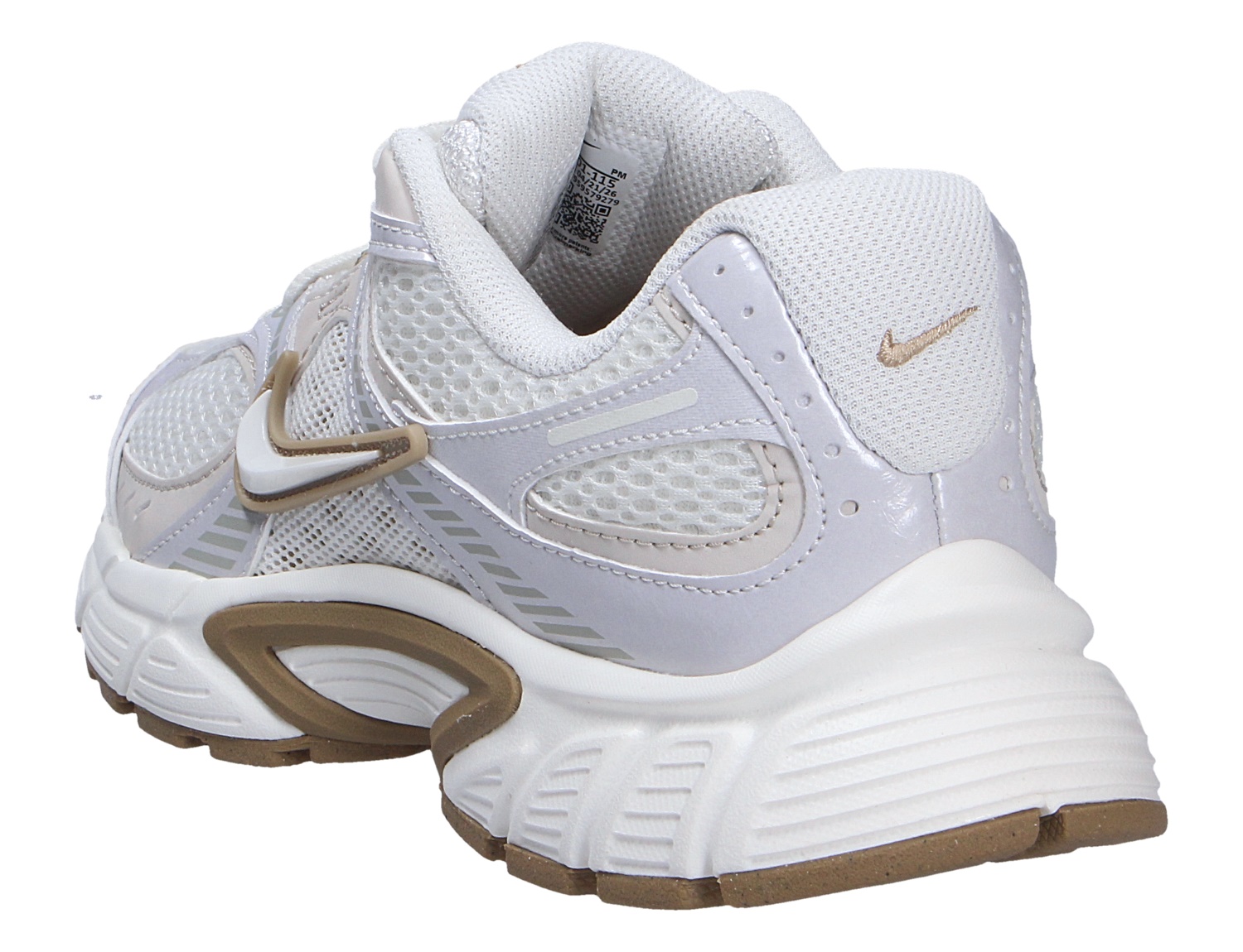 Nike V5 RNR Sneaker in Weiß mit Mesh-Obermaterial, beigen Details und profilierter Sohle in Rück- und Seitenansicht