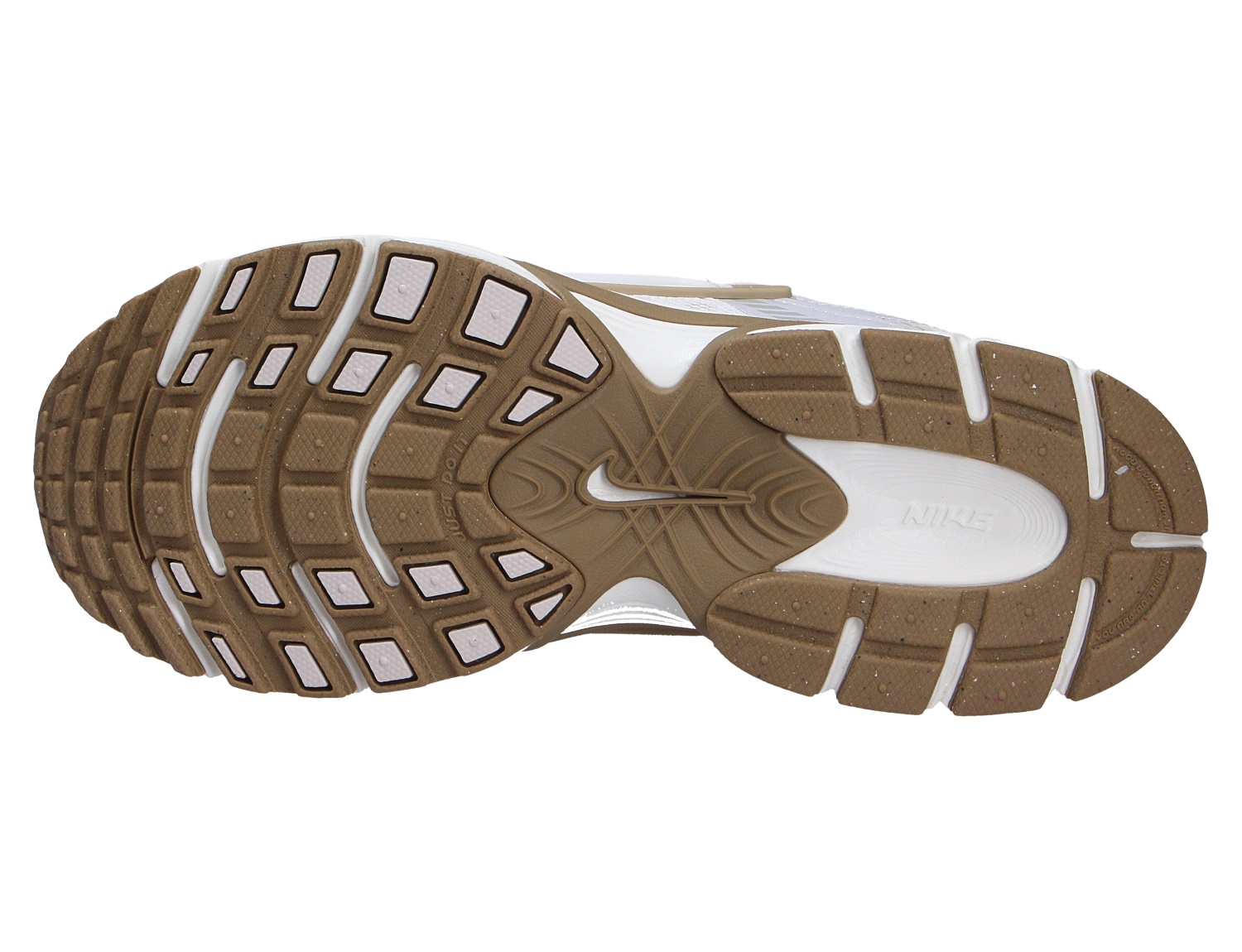 Unterseite des Nike V5 RNR Sneakers mit brauner Gummilaufsohle, strukturiertem Profil und weißer Mittelsohle in Detailansicht