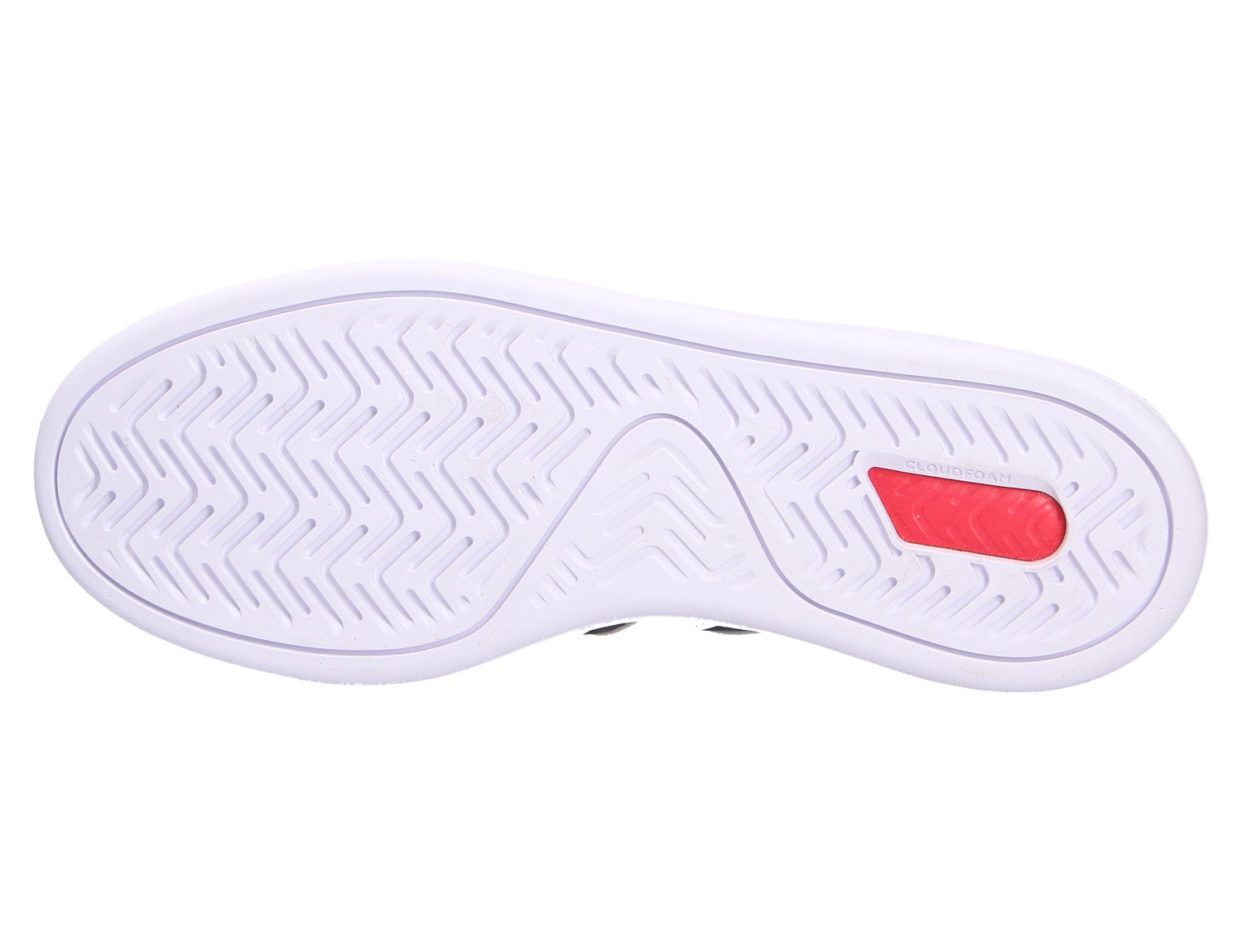 Unteransicht der weißen Außensohle des Adidas GRAND COURT 3.0 mit strukturiertem Profil und rotem Cloudfoam-Detail.