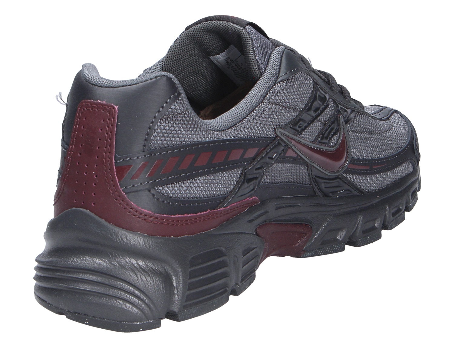 Nike Initiator Sneaker in Grau, Schwarz und Bordeauxrot, gezeigt in Rück- und Seitenansicht mit Mesh-Obermaterial und markanter Profilsohle