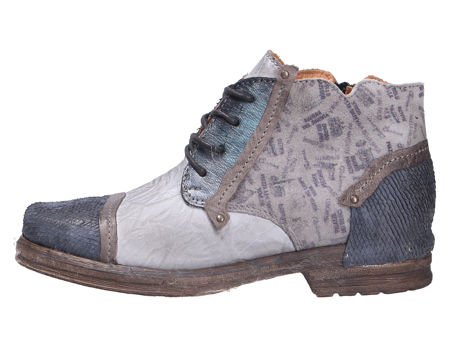 Charme ETNIC Damen Schnürstiefelette in Grau, seitliche Ansicht, mit gemustertem Schaft, dunkler Kappe und rustikaler Sohle im Used-Look
