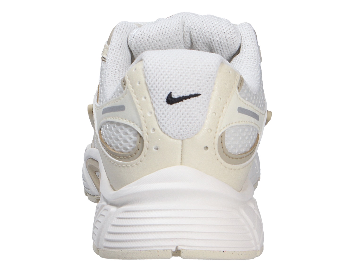 Rückansicht des Nike V5 RNR Sneakers in Weiß mit atmungsaktivem Mesh, gepolsterter Ferse und strukturierter Sohle