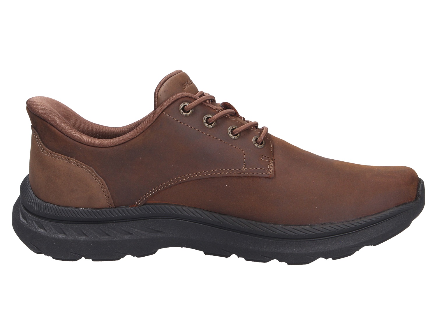 Skechers Pollard Halbschuh in Braun mit Schnürung und schwarzer Profilsohle, Seitenansicht