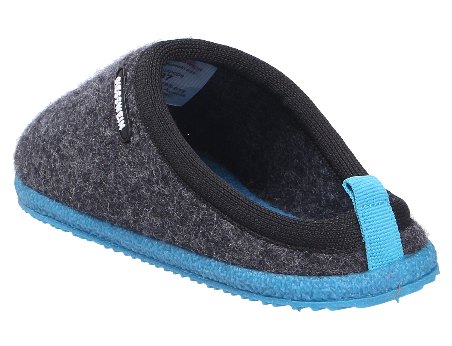 Giesswein WOOLPOPS Hausschuh aus Wollfilz in Dunkelgrau mit hellblauer Sohle und Fersenschlaufe, seitliche Ansicht