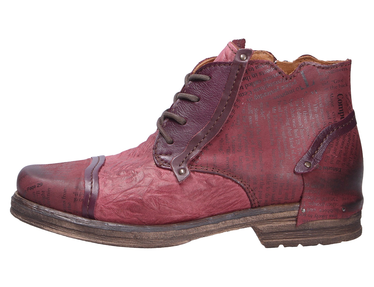 Charme ETNIC Damen-Stiefelette in Bordeaux, seitliche Ansicht, aus Leder mit Schnürung, Vintage-Look und Schrift-Print