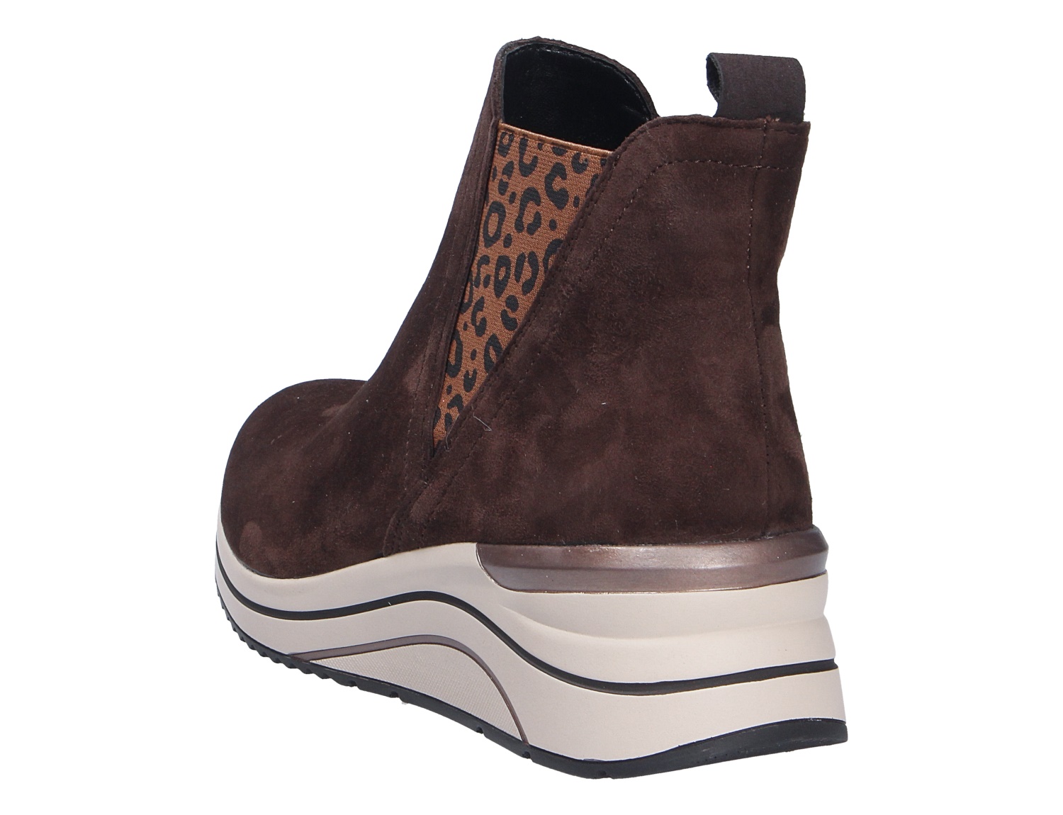 Remonte Damen Stiefel in Braun aus Veloursleder, hinten seitlich gezeigt, mit heller Keilsohle, Zuglasche und elastischem Leo-Einsatz