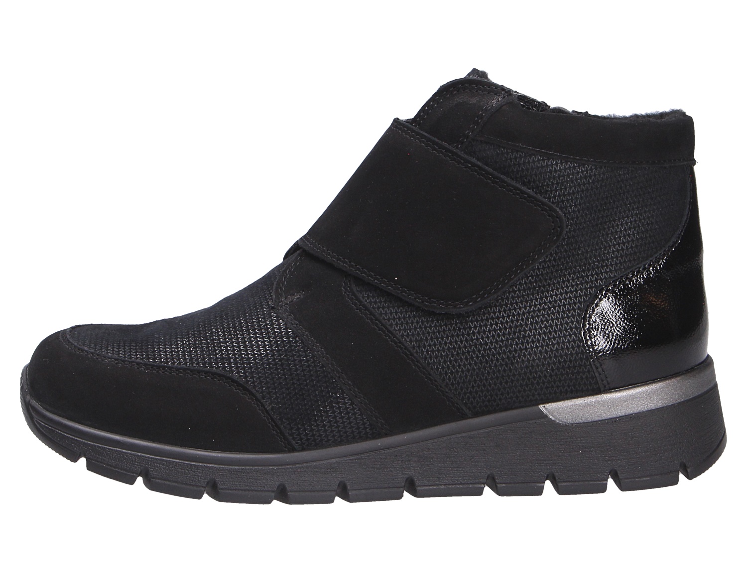 Waldläufer K-Ramona Damen-Stiefelette in Schwarz, seitliche Ansicht mit breitem Klettverschluss und profilierter Sohle