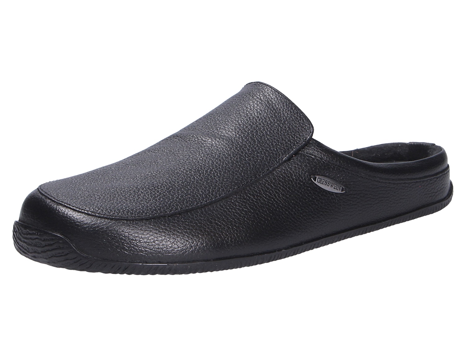 Giesswein MANTA schwarzer Herren-Clog mit geschlossener Vorderkappe und strukturierter Oberfläche, seitliche Ansicht