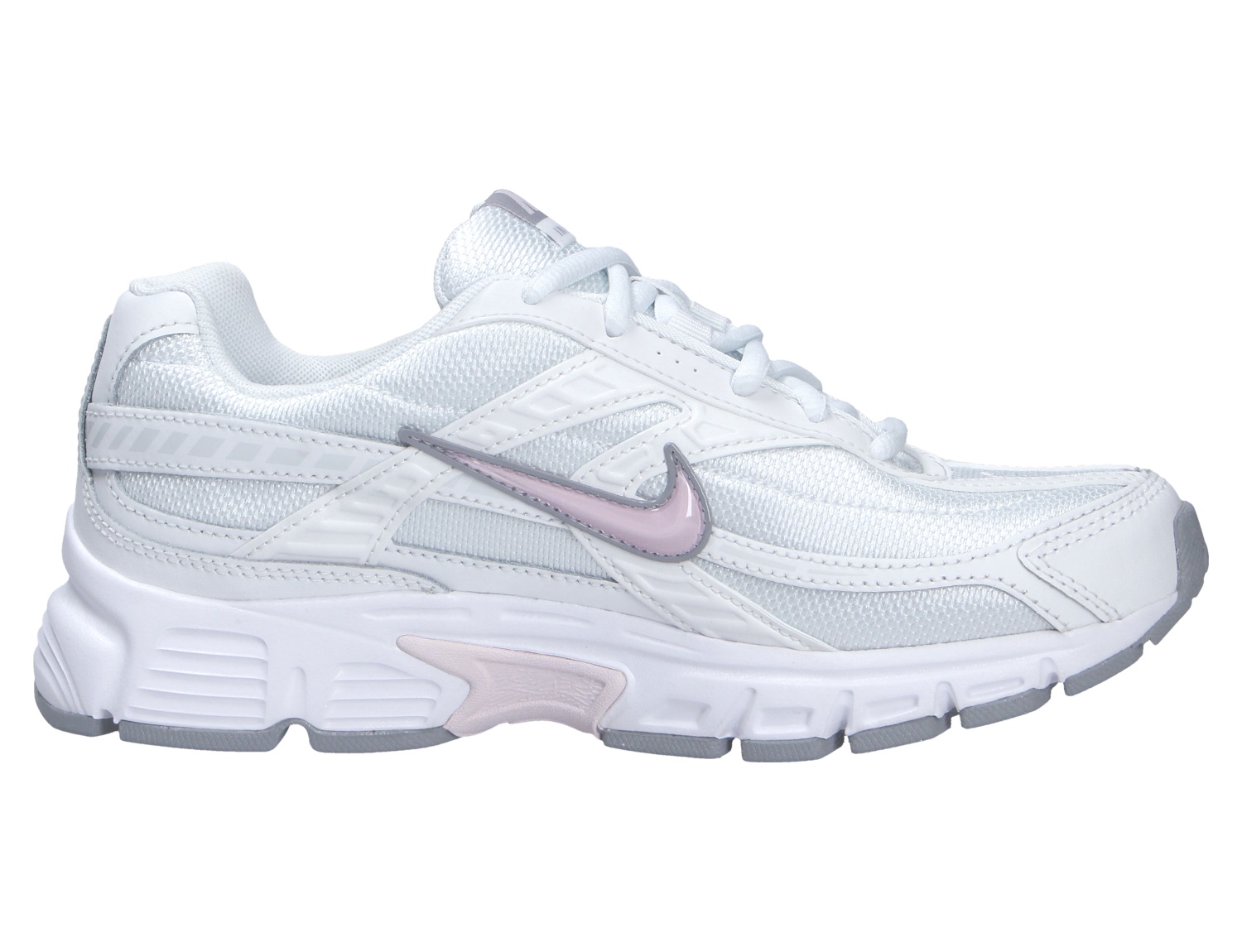 Nike Initiator Sneaker in Weiß mit rosa Swoosh und robuster Sohle, Seitenansicht des Sportschuhs