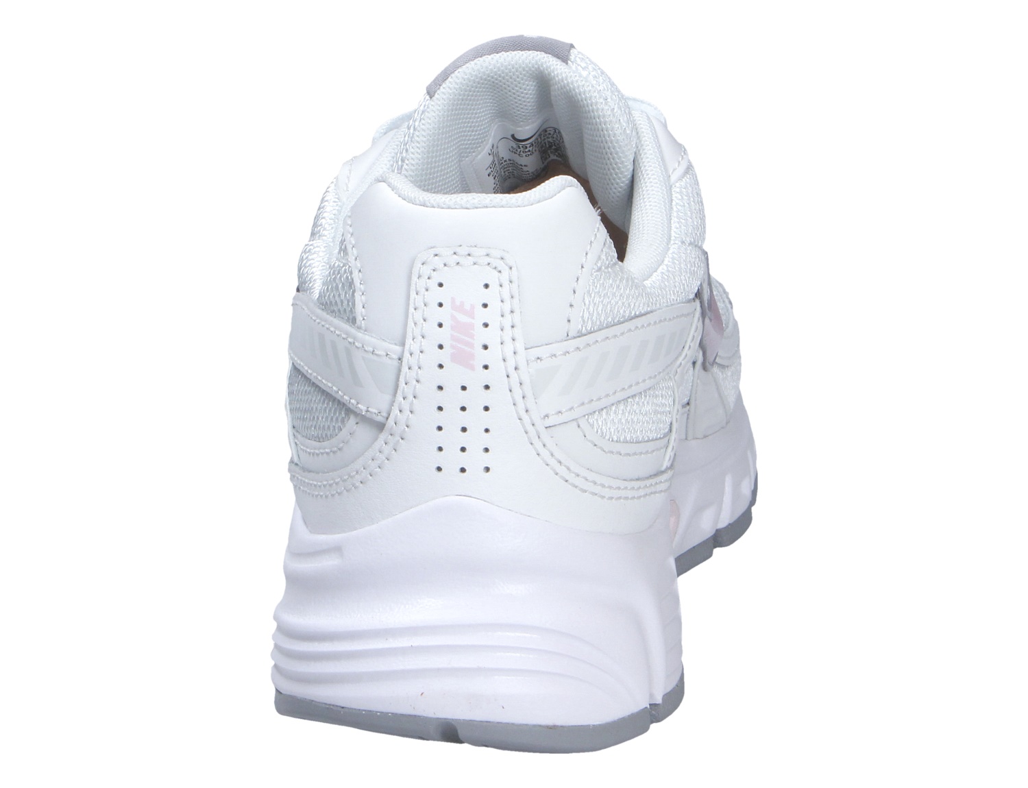 Rückansicht des weißen Nike Initiator Sneakers mit gepolstertem Schaft, Mesh-Details und profilierter Sohle