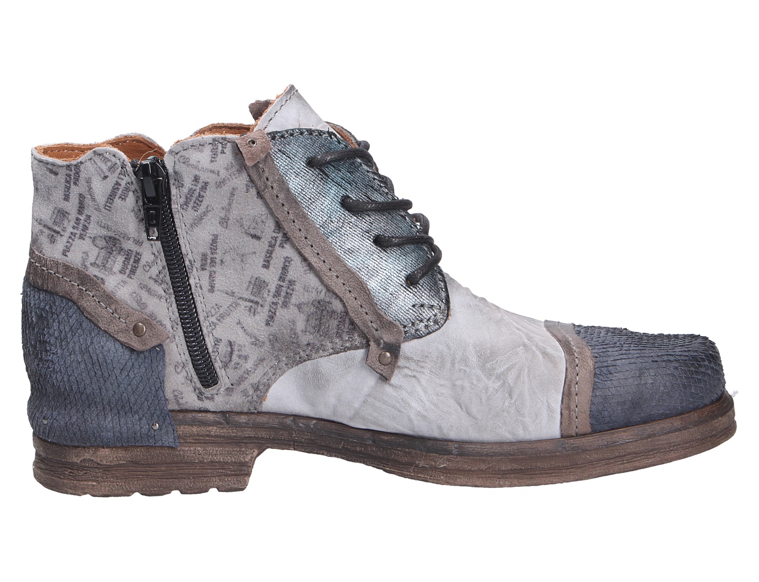 Charme ETNIC Damen-Stiefelette aus Leder in Grau und Blau, seitliche Ansicht mit Schnürung, Reißverschluss und markanter Used-Optik