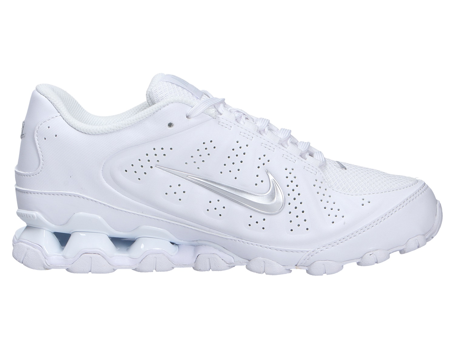 Nike Reax 8 Nsw Sl Sneaker von Nike in Weiß, seitliche Ansicht mit perforiertem Obermaterial und markanter Reax-Dämpfungssohle