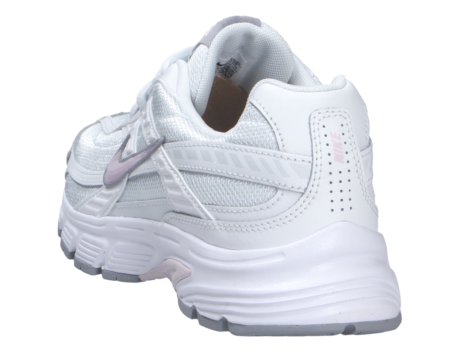 Nike Initiator Sneaker in Weiß mit rosa Swoosh, Rück- und Seitenansicht auf weißem Hintergrund