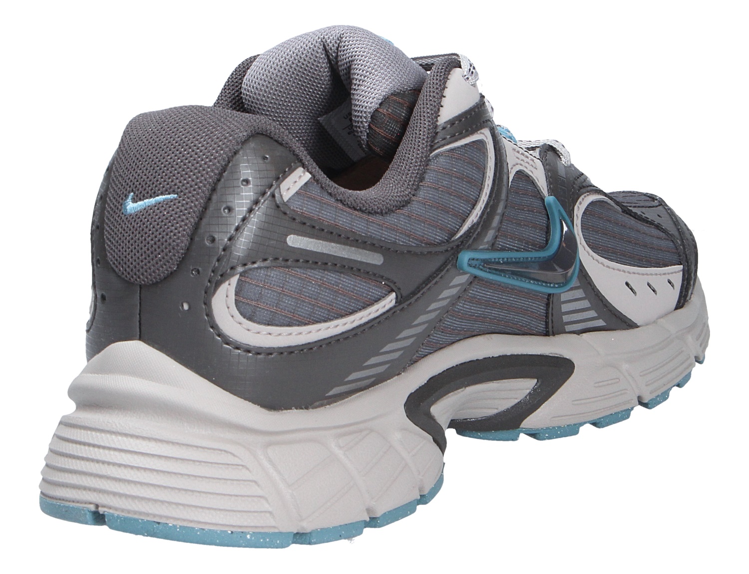 Nike V5 RNR Ripstop Sneaker in Grau mit weißen Details und blauen Akzenten, gezeigt in Rück- und Seitenansicht