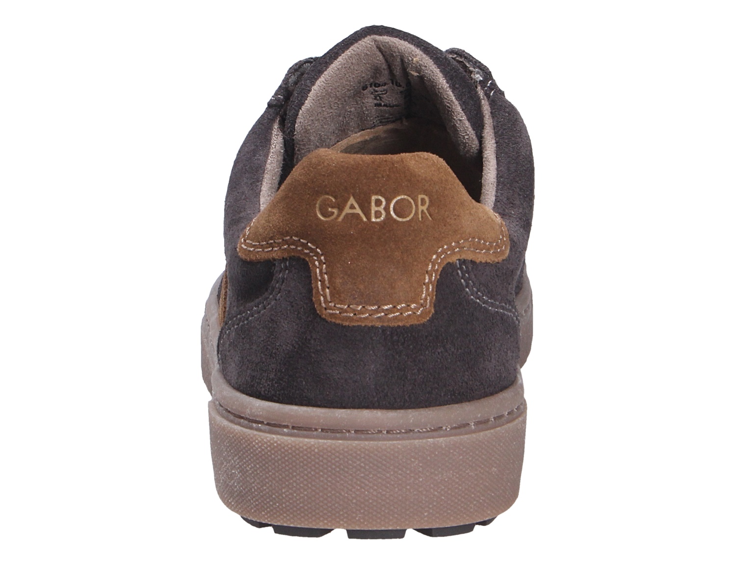 Rückansicht des Pius Gabor Herren Sneakers aus dunklem Veloursleder mit braunem Fersenpatch, GABOR-Logo und heller Sohle