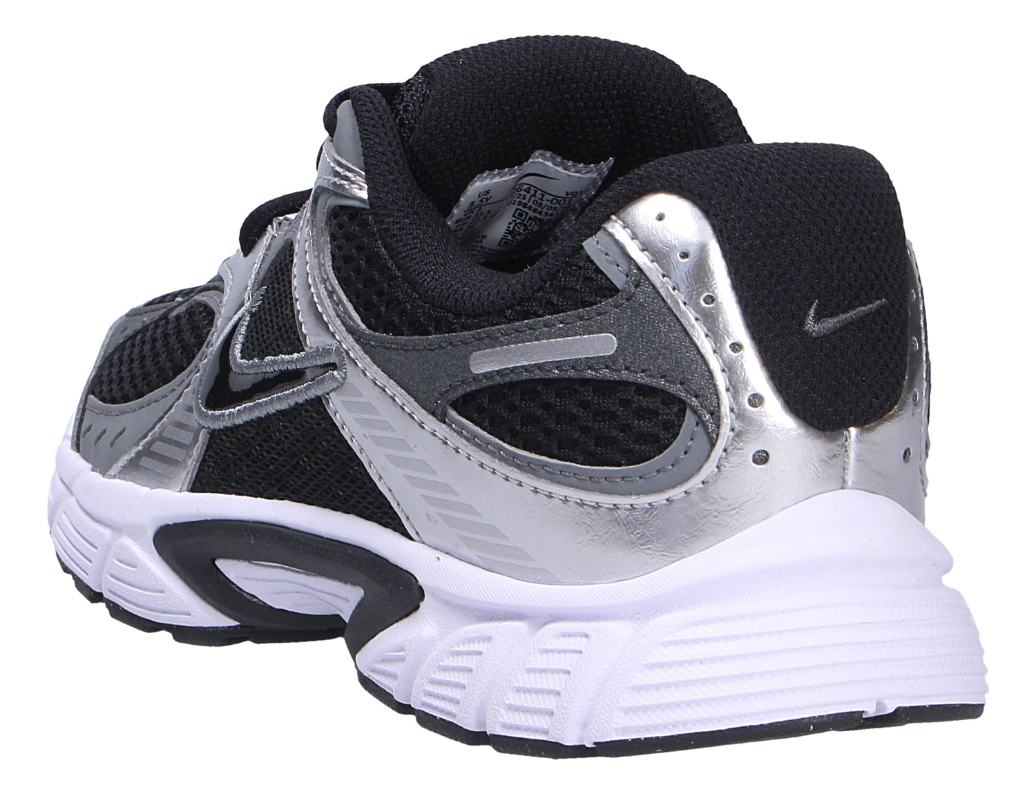 Rückansicht des Nike V5 RNR Kinderschuhs in Schwarz und Silber mit sportlichem Design, gepolstertem Textil-Innenfutter und robuster Sohle für Alltag, Schule und Freizeit