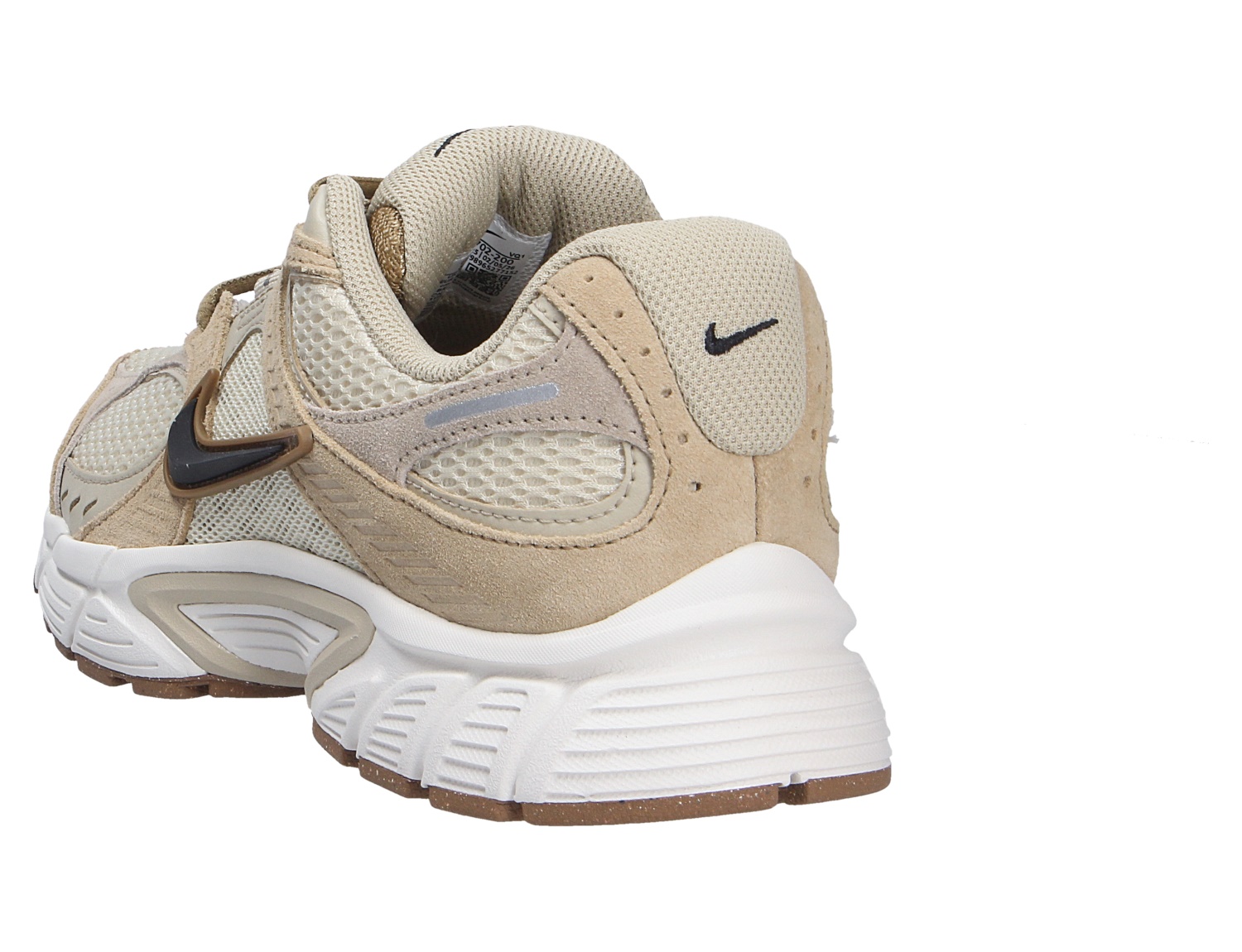 Nike V5 RNR Sneaker in Beige mit Mesh- und Wildleder-Optik, gepolsterter Sohle und schwarzem Swoosh, Rückansicht aus seitlicher Perspektive